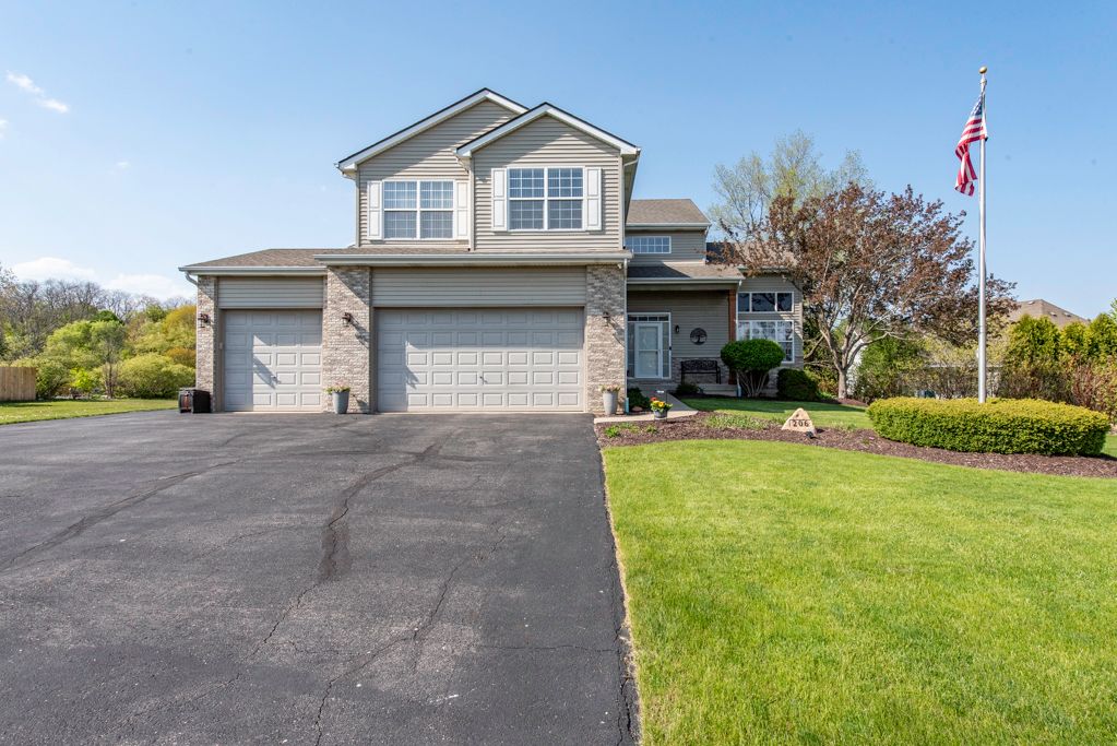 206 Chesapeake Bay, Winthrop Harbor, IL 60096