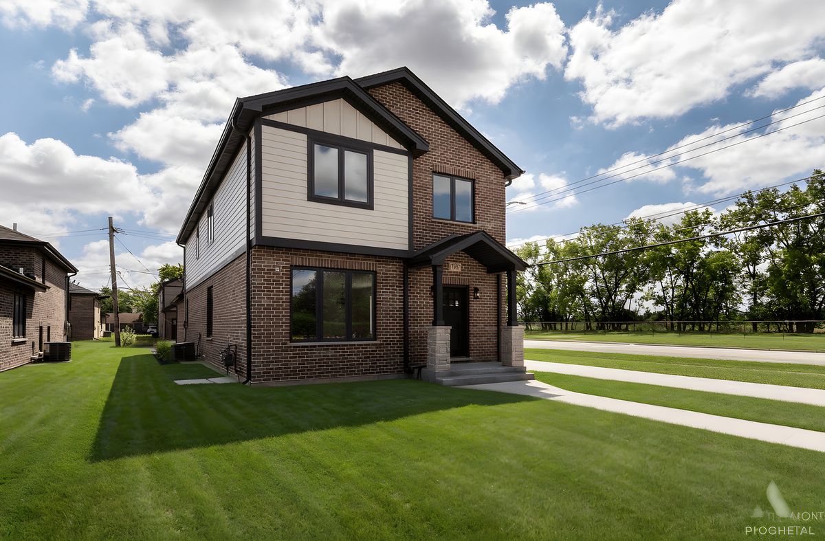 7957 W 73 Place, Bridgeview, IL 60455