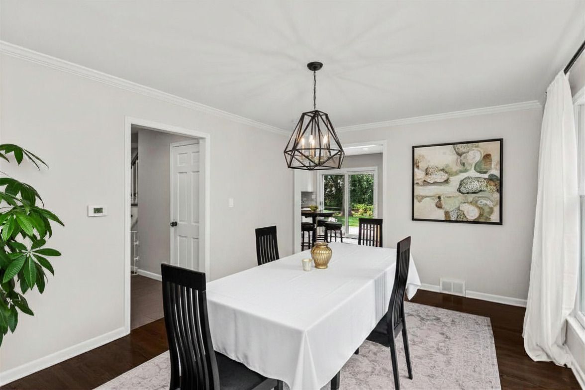 3850 Dauphine Avenue, Northbrook, IL 60062