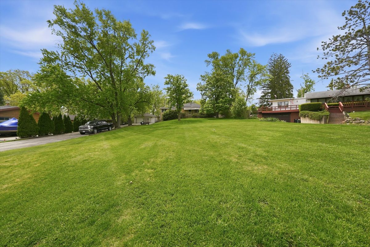 8351 99th Street, Palos Hills, IL 60465