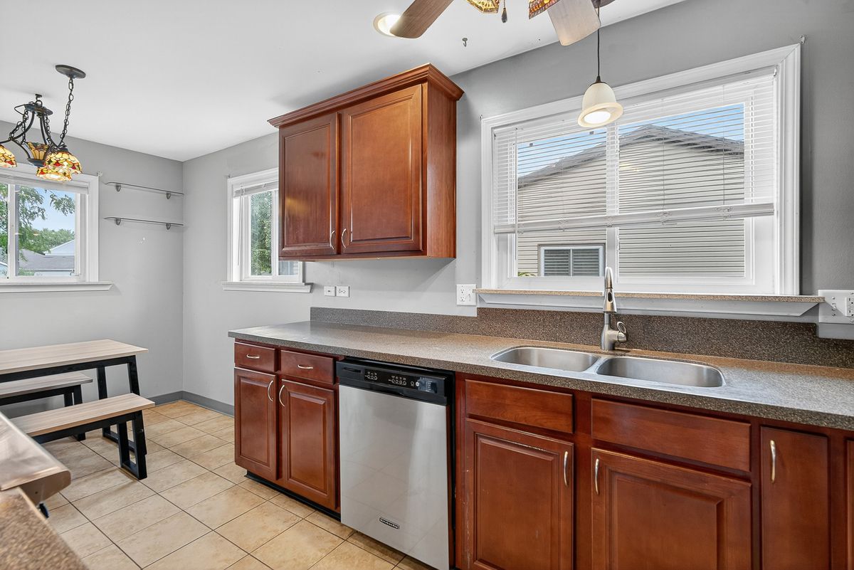 854 Plains Court, Carol Stream, IL 60188