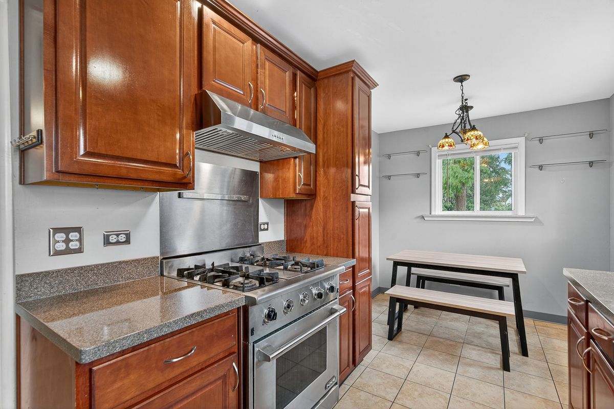 854 Plains Court, Carol Stream, IL 60188