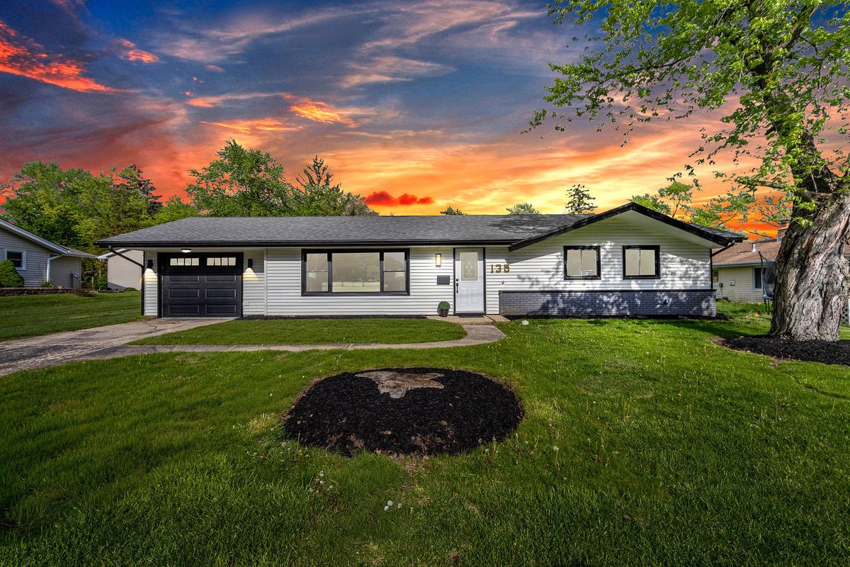 135 Walnut Lane, Schaumburg, IL 60193