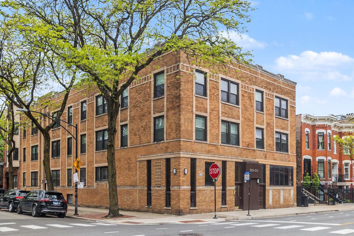 1954 Cleveland Avenue, Chicago, IL 60614