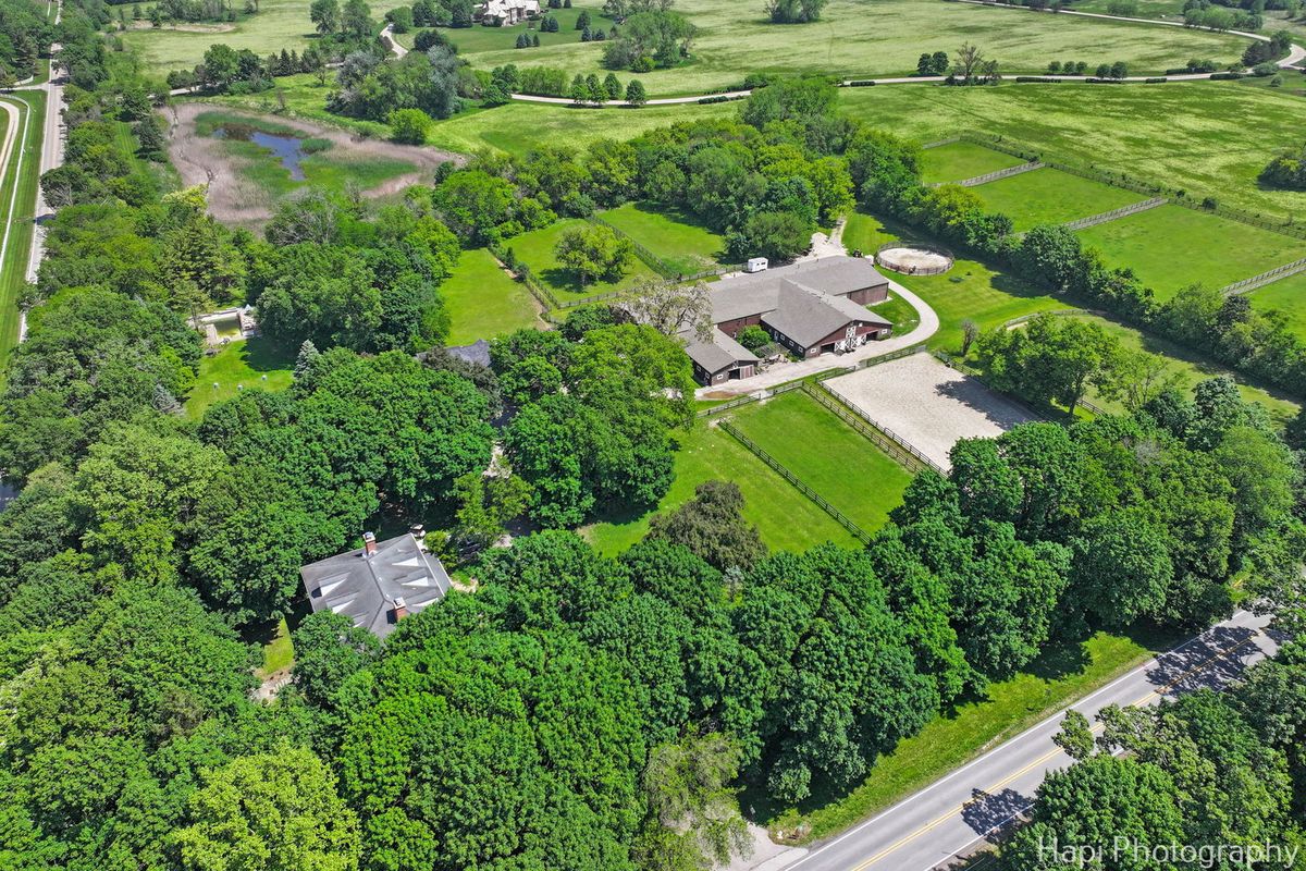 23 W County Line Road, Barrington Hills, IL 60010