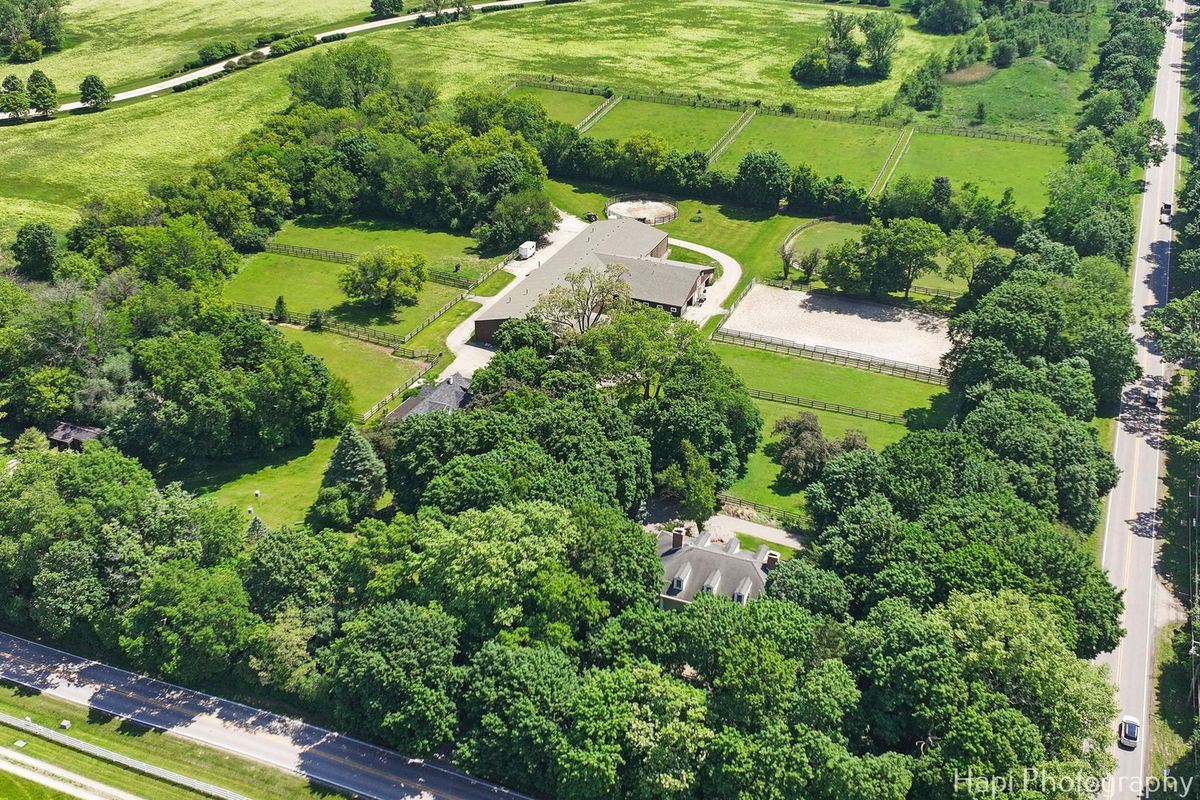 23 W County Line Road, Barrington Hills, IL 60010