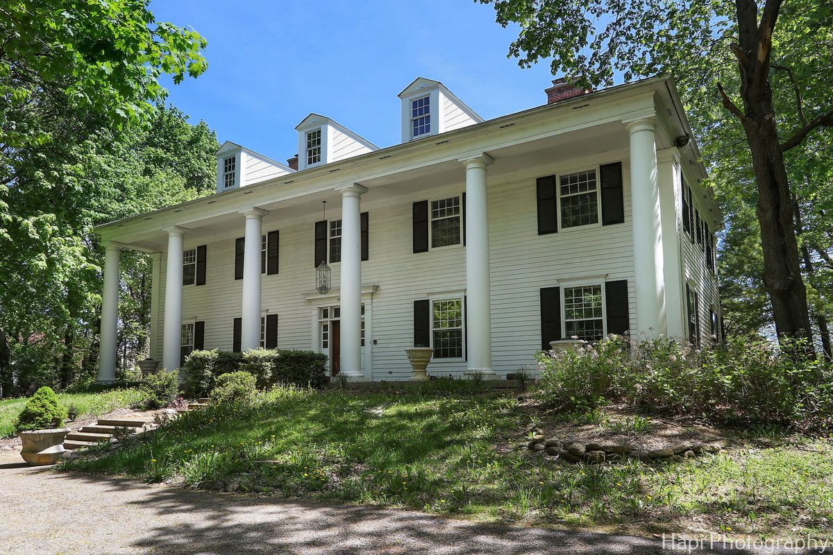 23 W County Line Road, Barrington Hills, IL 60010