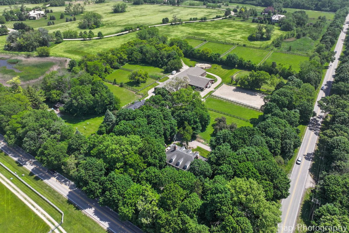 23 W County Line Road, Barrington Hills, IL 60010