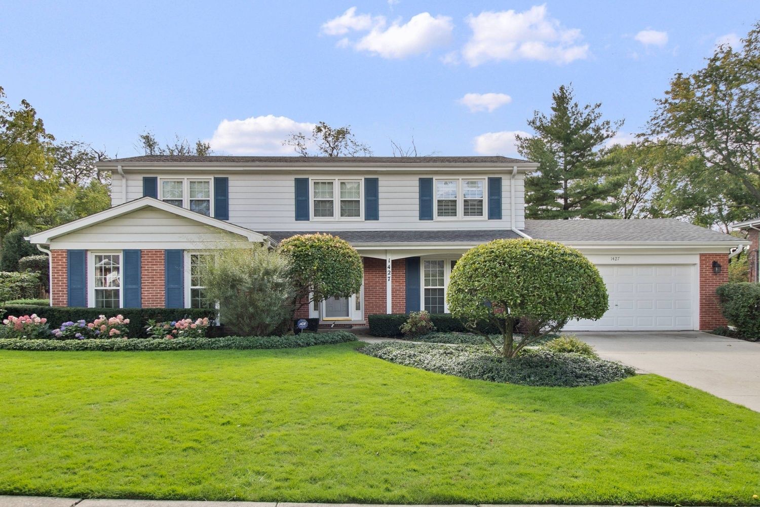 1427 Woodhill Drive — Northbrook, IL 60062