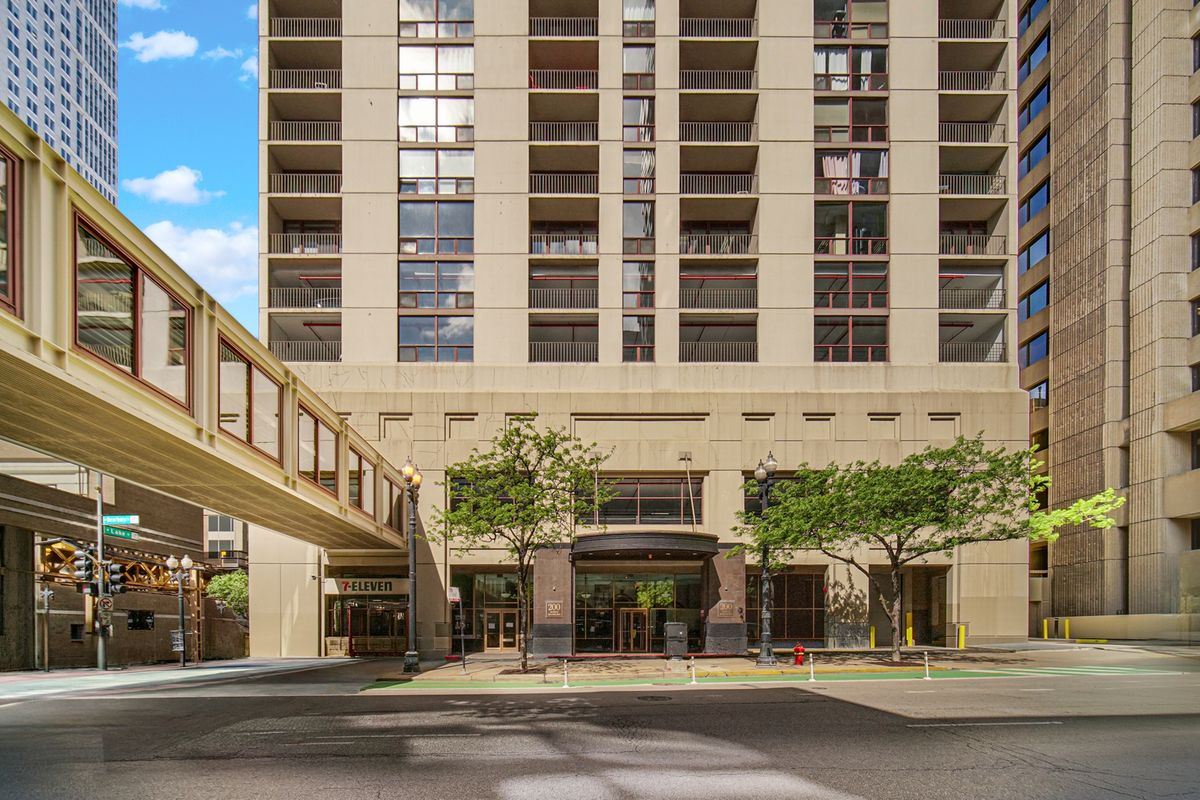 200 Dearborn Street, Chicago, IL 60601