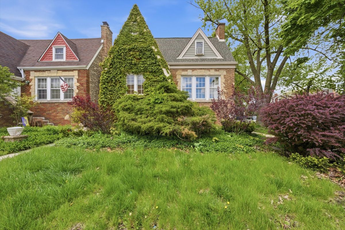 3100 Clinton Avenue, Berwyn, IL 60402