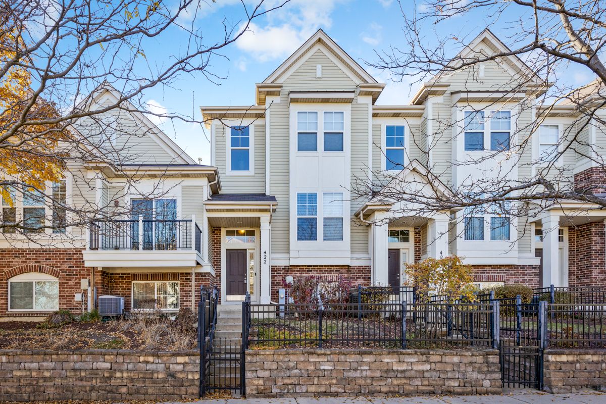 422 Grosvenor Lane, Aurora, IL 60504