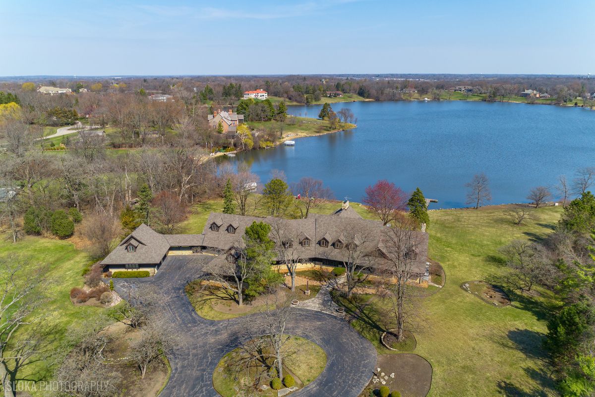 82 Hawley Woods Road, Barrington Hills, IL 60010