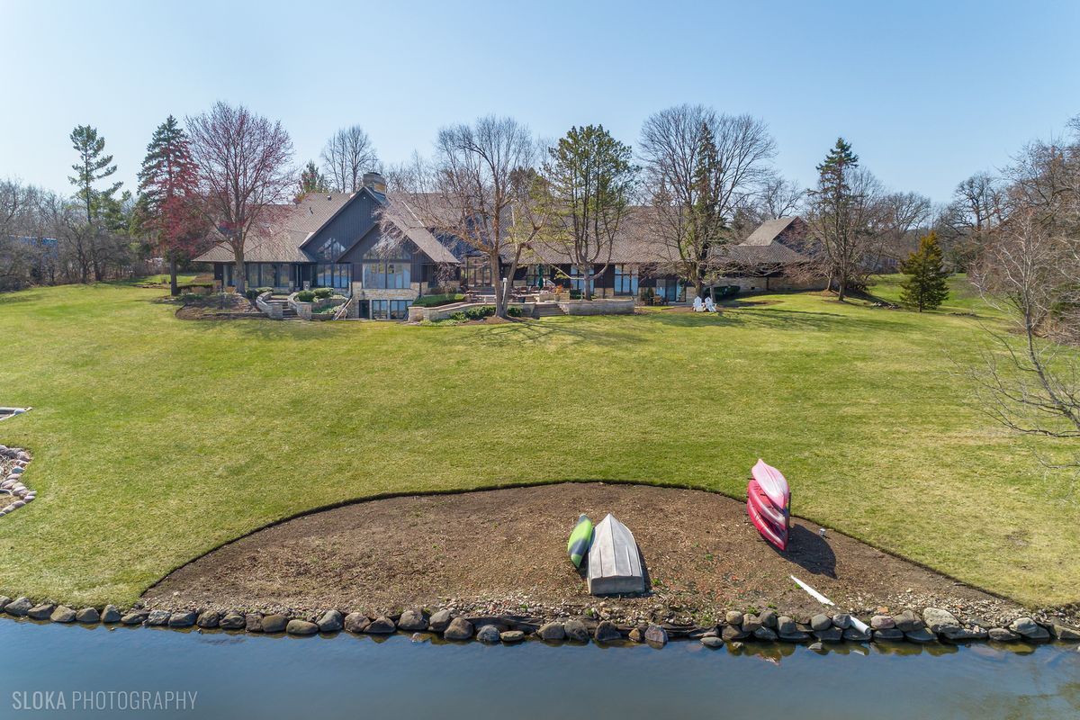 82 Hawley Woods Road, Barrington Hills, IL 60010