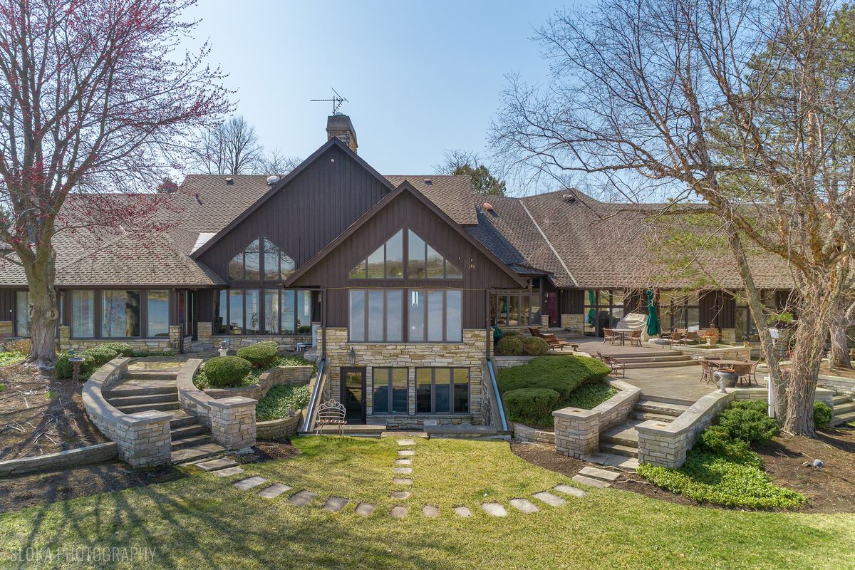 82 Hawley Woods Road, Barrington Hills, IL 60010