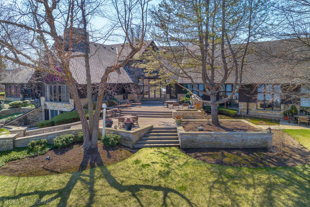 82 Hawley Woods Road, Barrington Hills, IL 60010