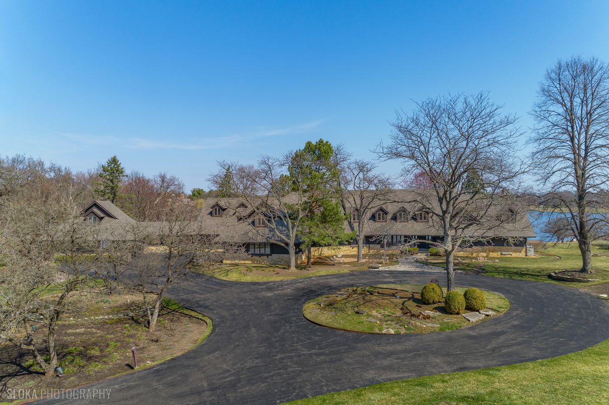 82 Hawley Woods Road, Barrington Hills, IL 60010