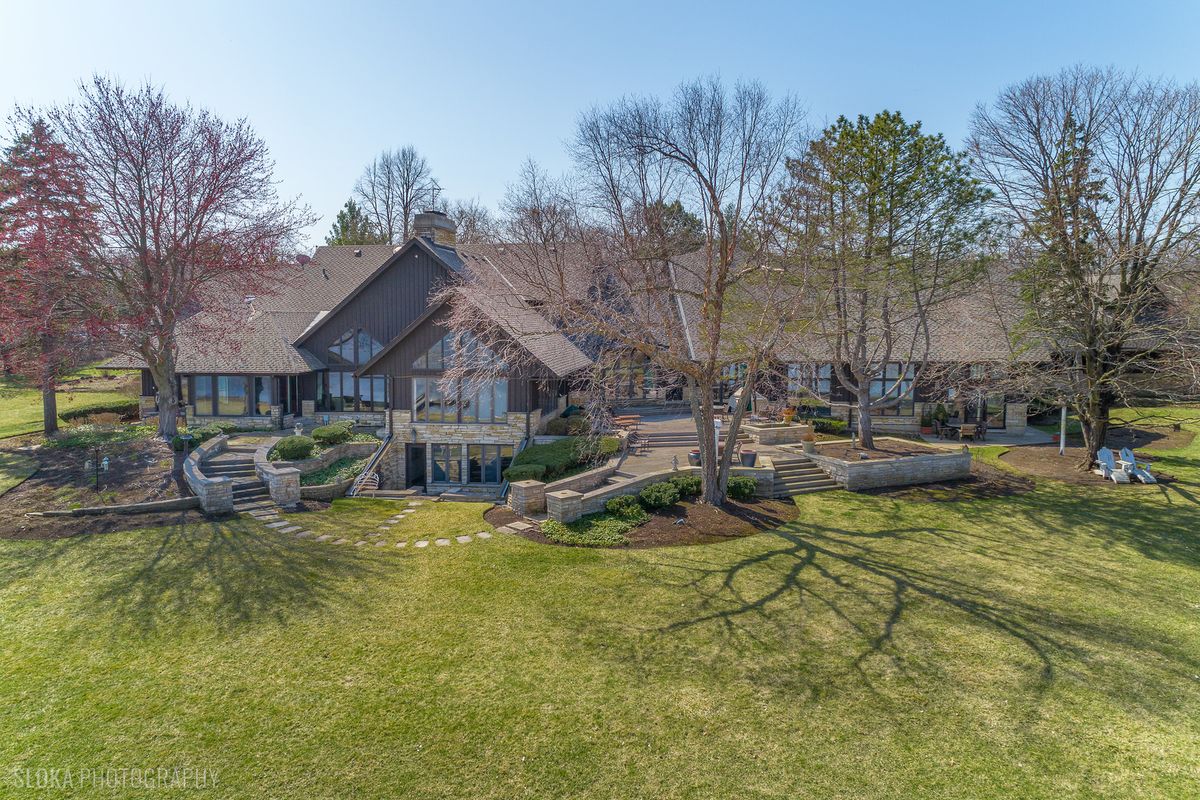 82 Hawley Woods Road, Barrington Hills, IL 60010