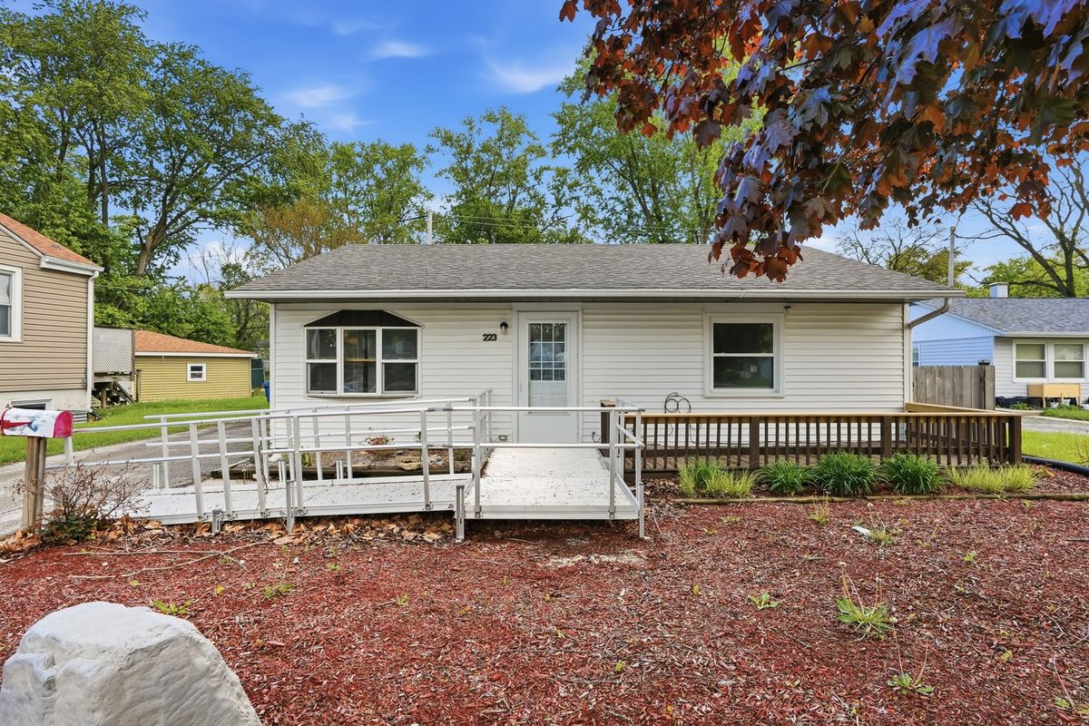223 Tinbury Lane, Steger, IL 60475
