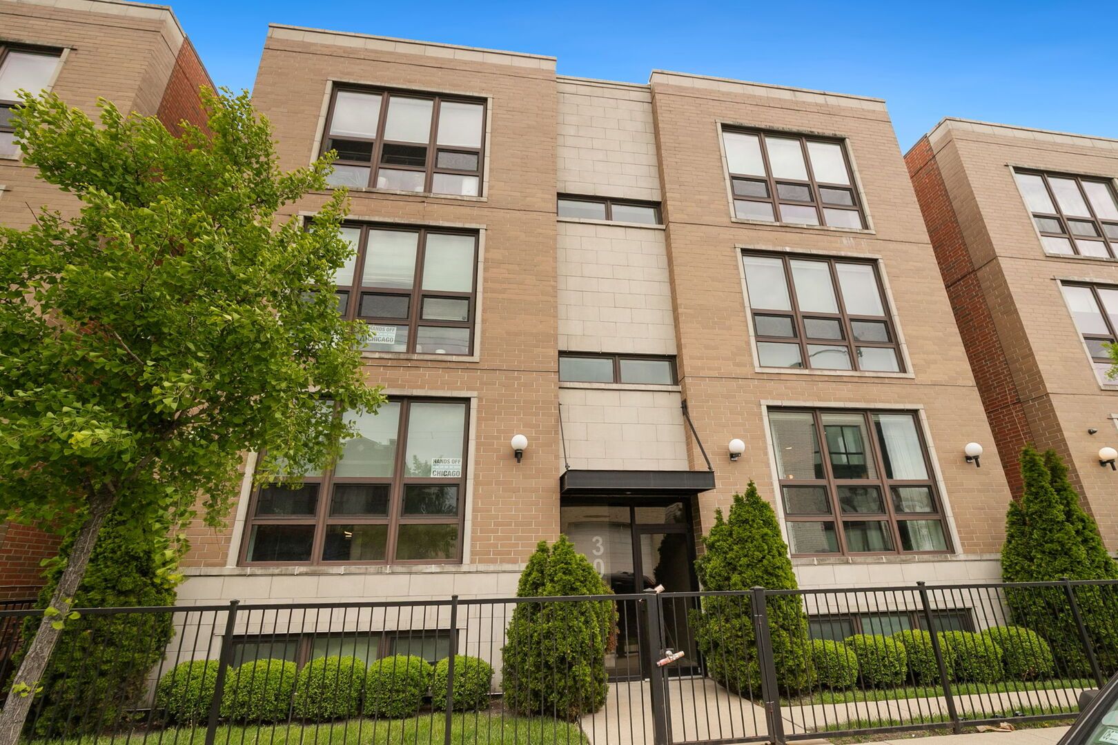 3007 N California Avenue #1S — Chicago, IL 60618