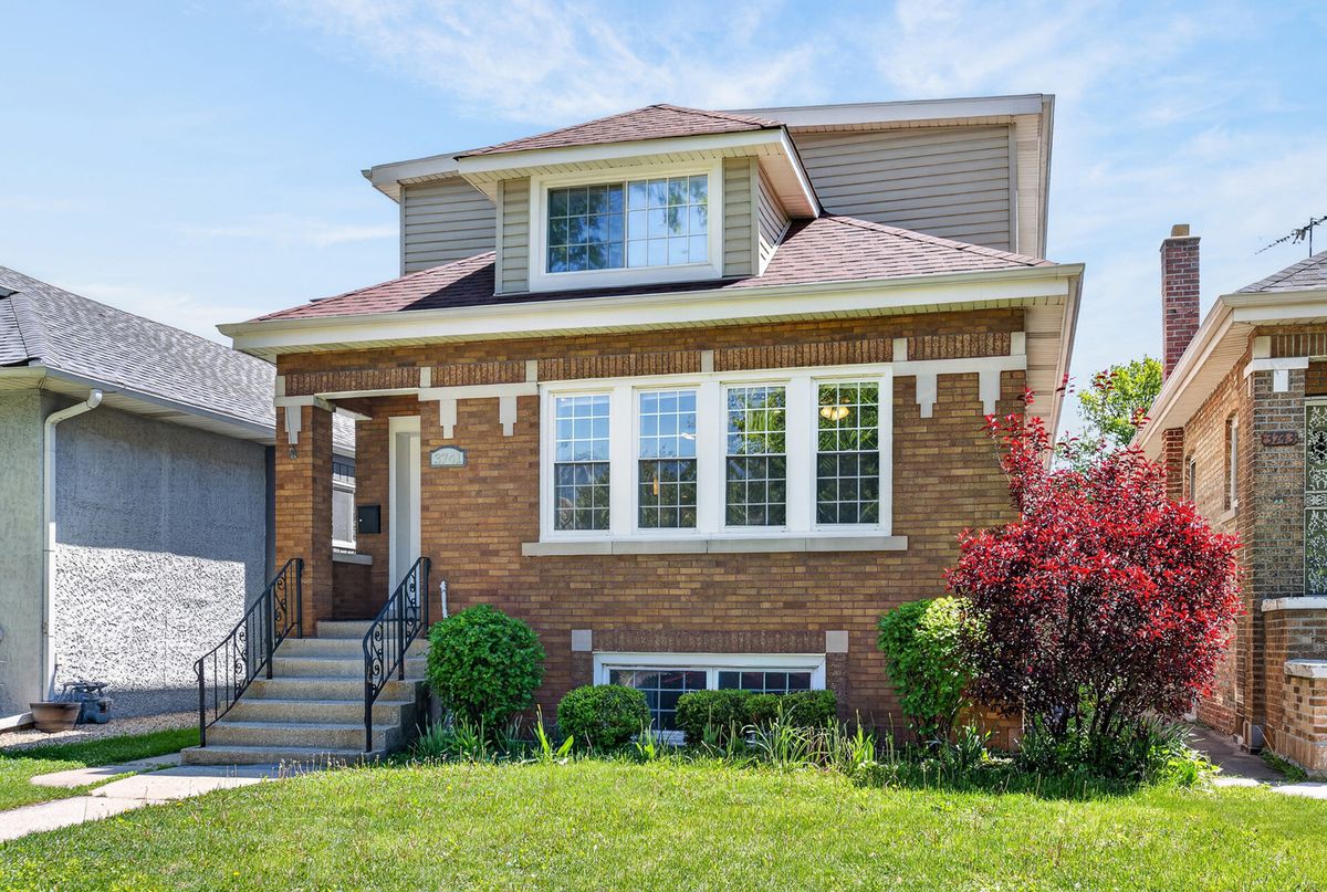 3741 Clinton Avenue, Berwyn, IL 60402