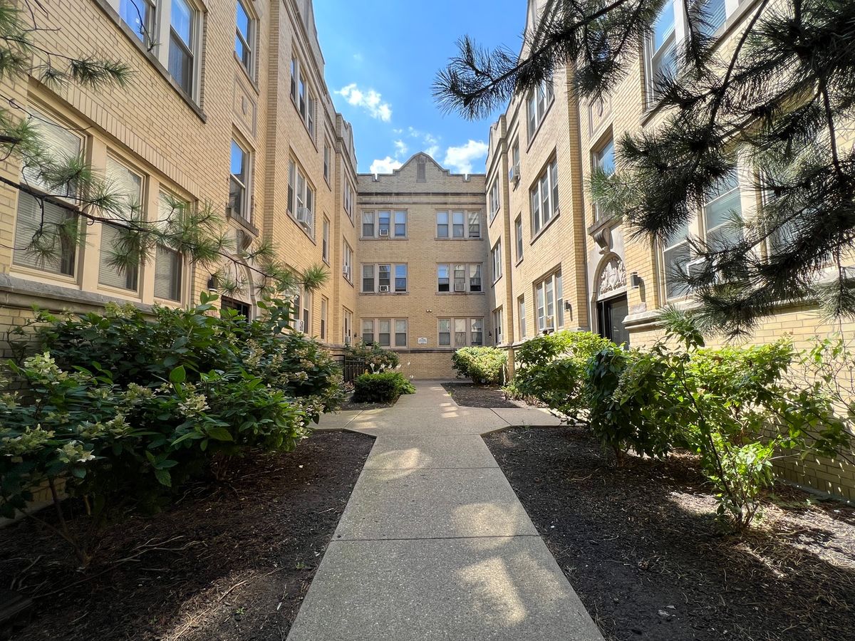 2404 Kilbourn Avenue, Chicago, IL 60639