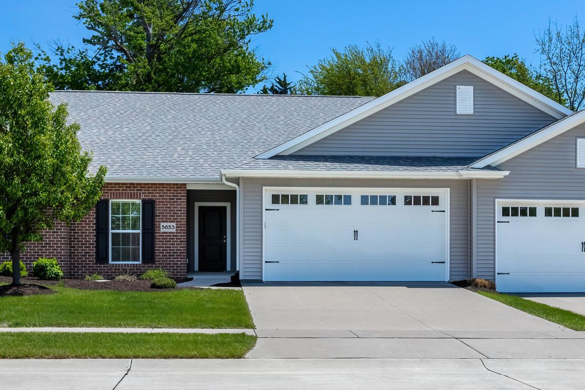 5653 Creekside Lane, Bettendorf, IA 52722