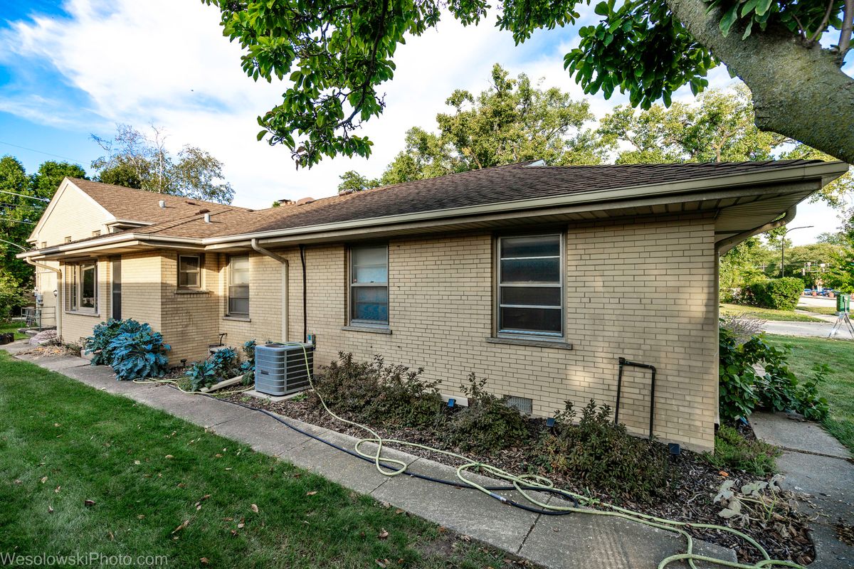 6400 N KNOX Avenue, Lincolnwood, IL 60712