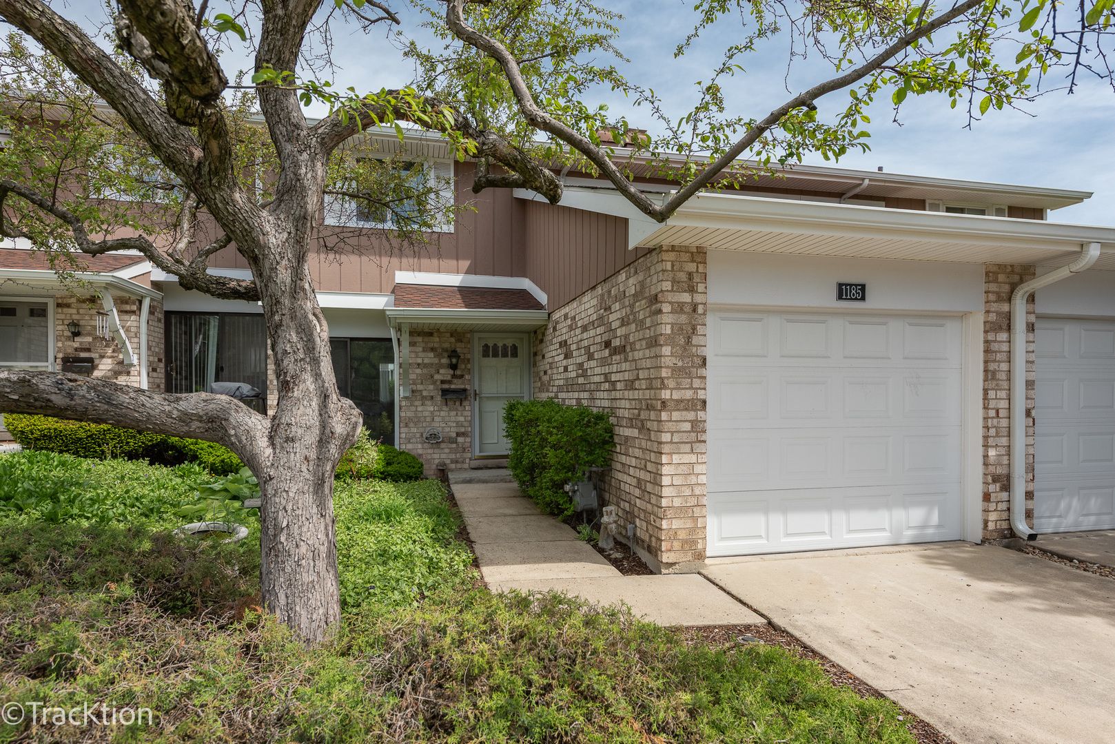 1185 Leicester Court — Wheaton, IL 60189