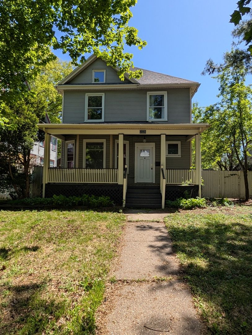 2221 Iowa Street, Davenport, IA 52803