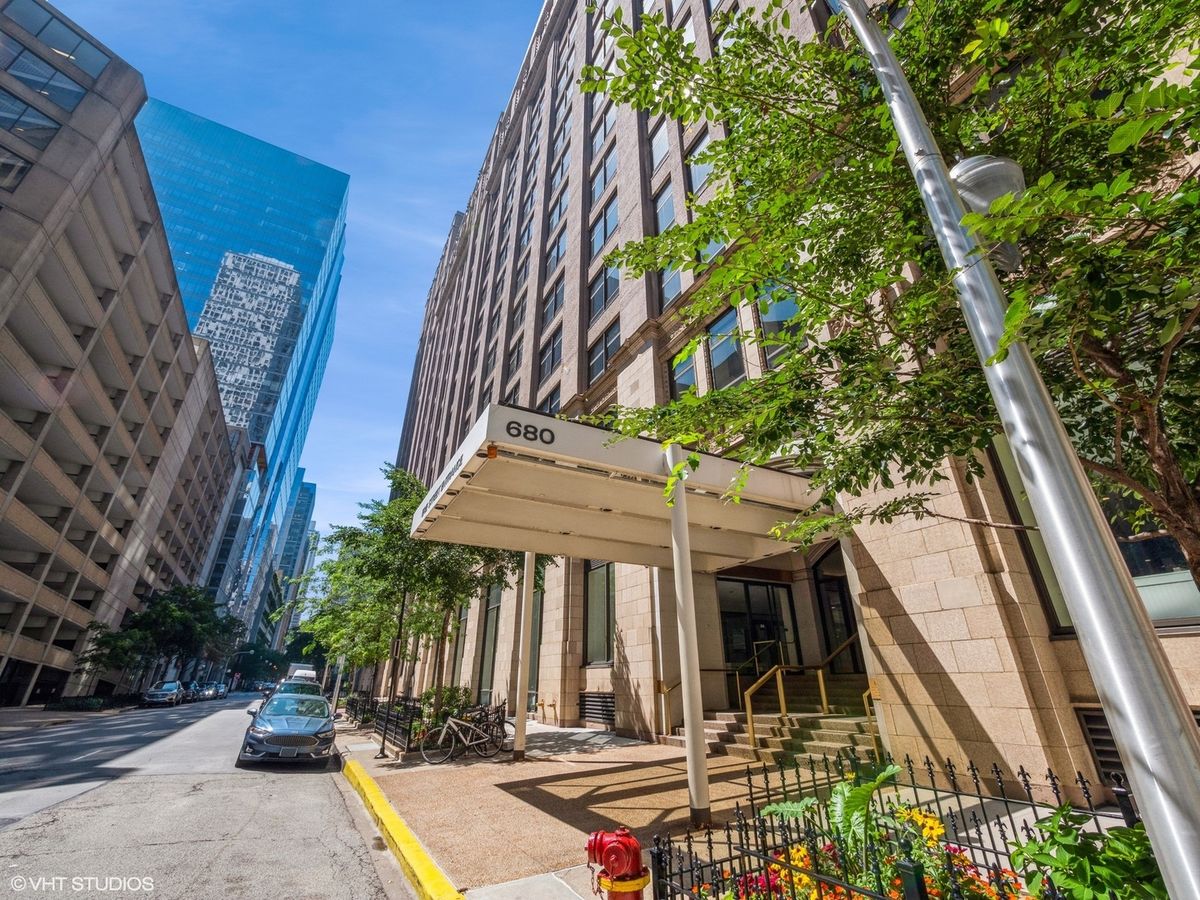 680 Lake Shore Drive, Chicago, IL 60611