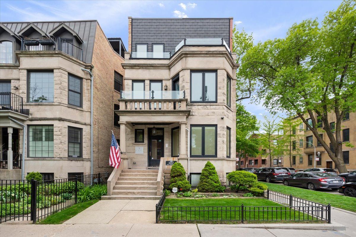 1257 Addison Street, Chicago, IL 60613