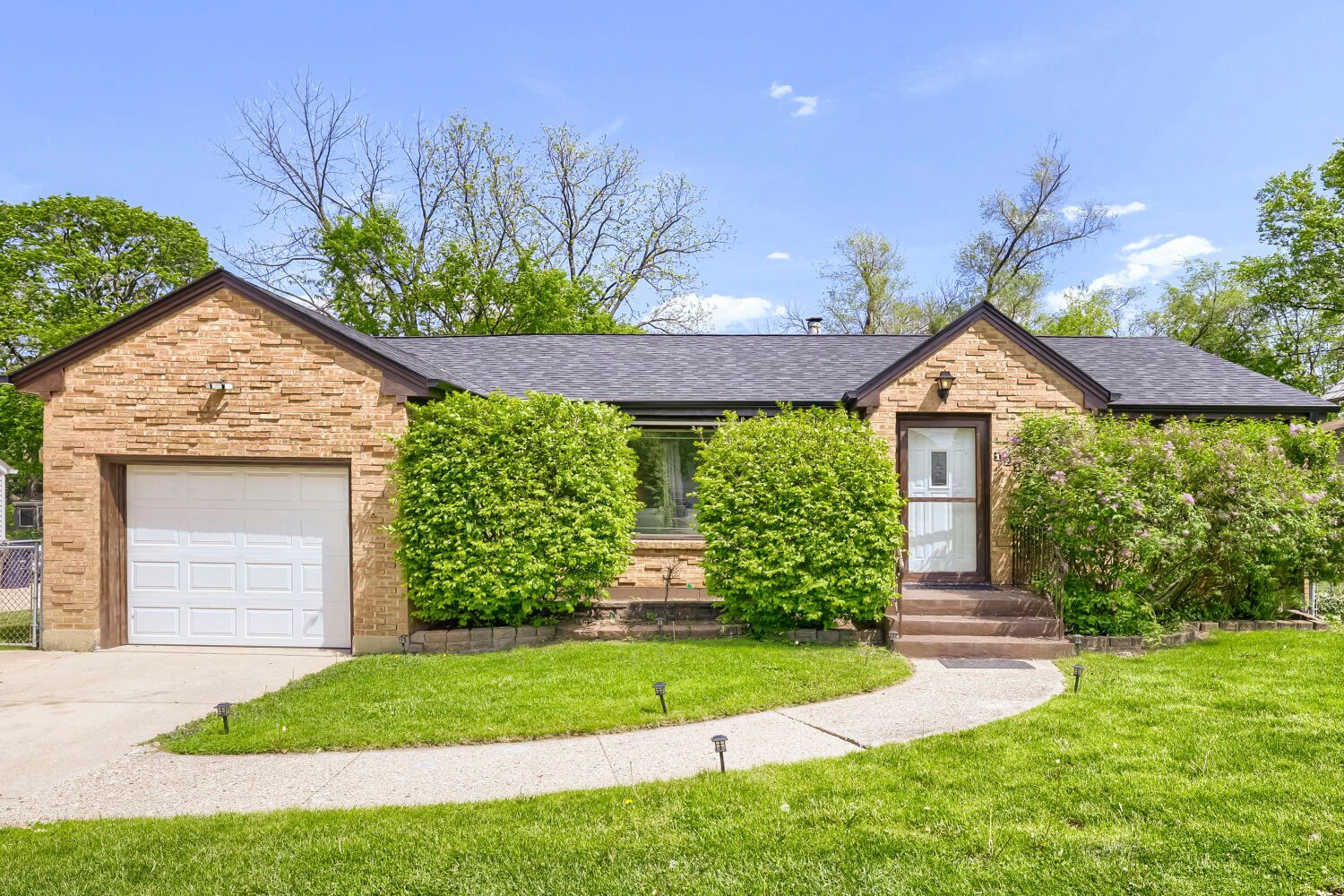 121 Wilcox Avenue — Elgin, IL 60123