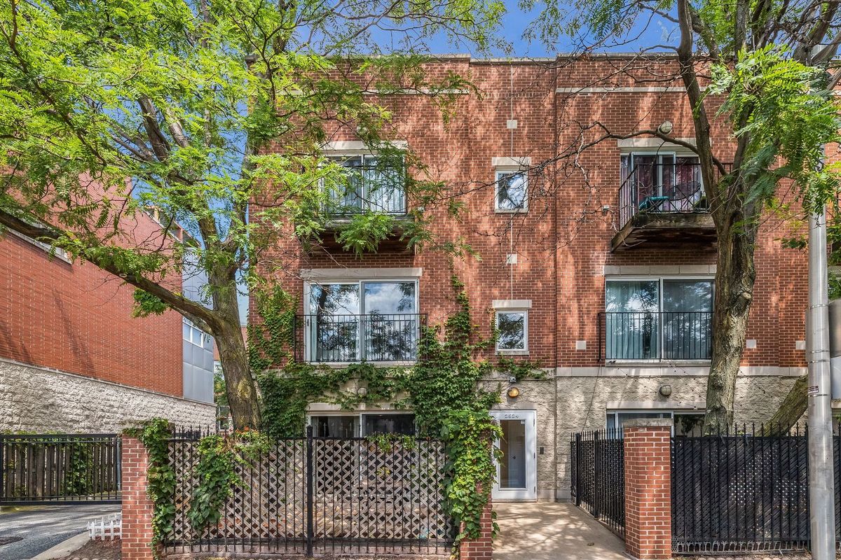 2524 Bloomingdale Avenue, Chicago, IL 60647