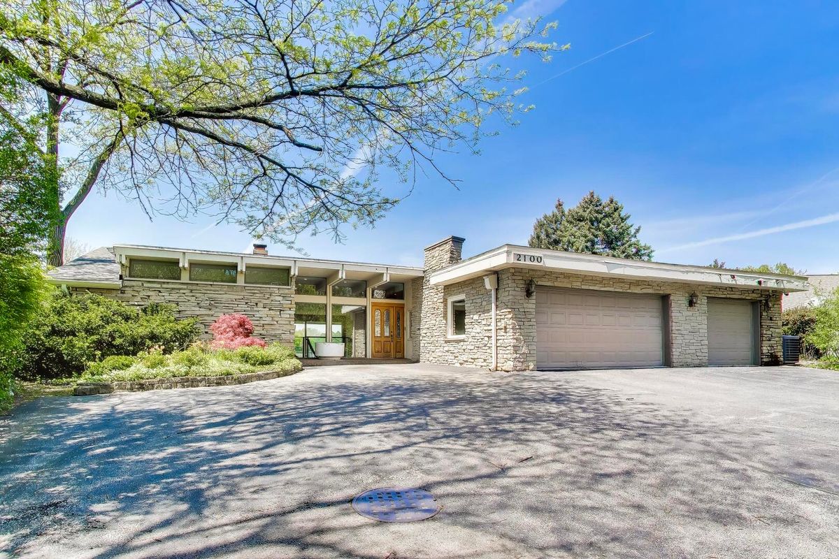 2100 Valley Lo Lane, Glenview, IL 60025