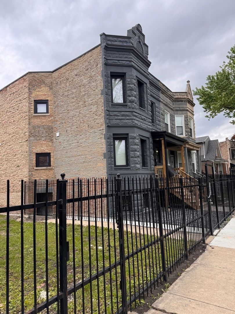 818 S Karlov Avenue #1 — Chicago, IL 60624