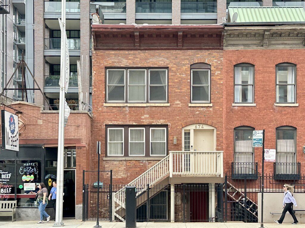 674 Orleans Street, Chicago, IL 60654