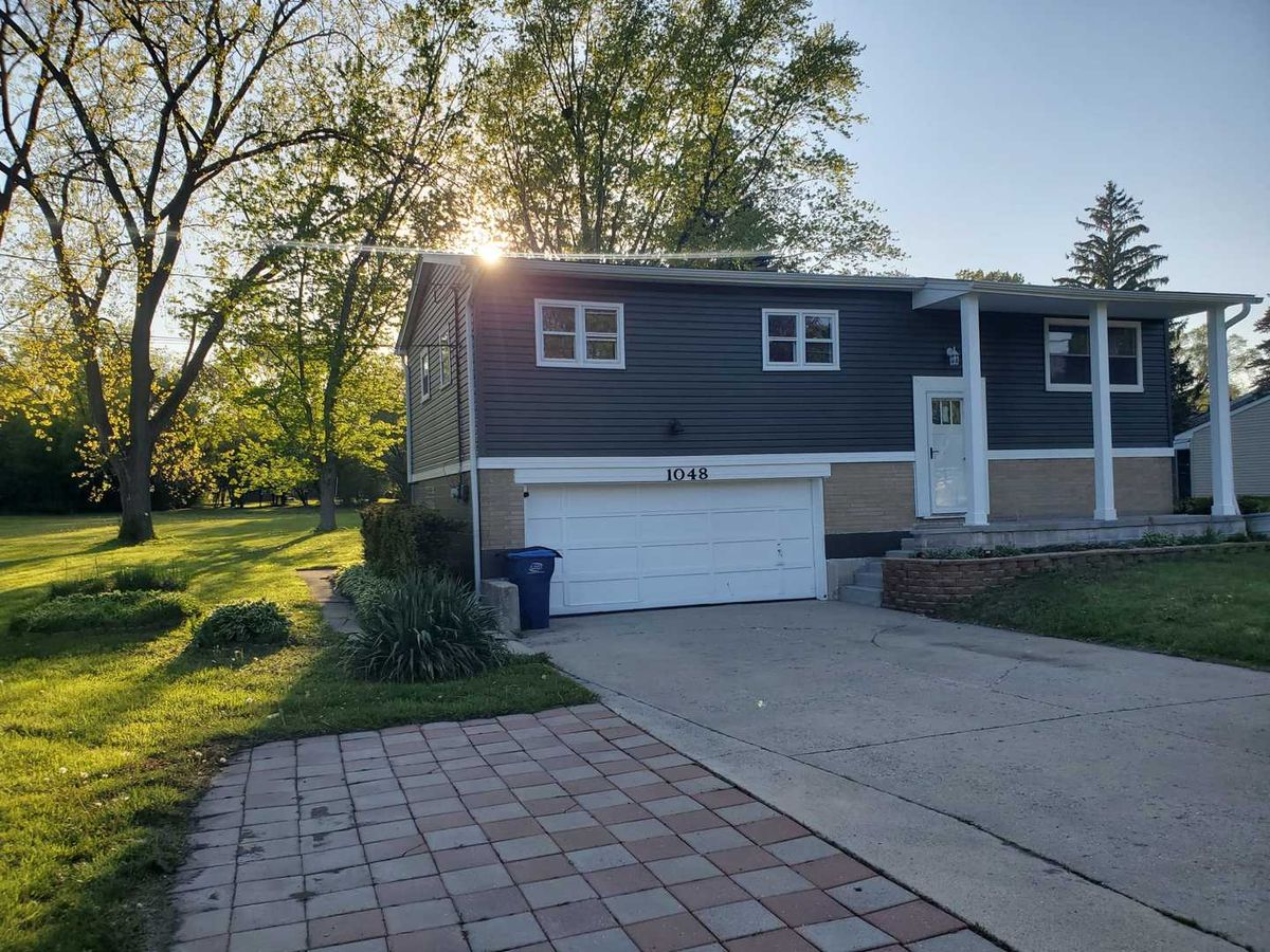 1048 Belle Plaine Avenue, Gurnee, IL 60031