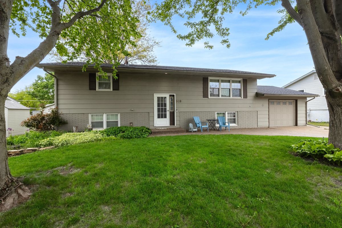 508 2nd Place, Eldridge, IA 52748