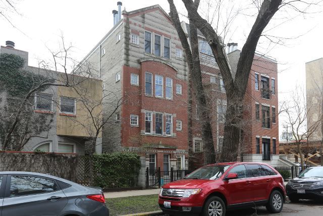 929 WOLFRAM Street, Chicago, IL 60657