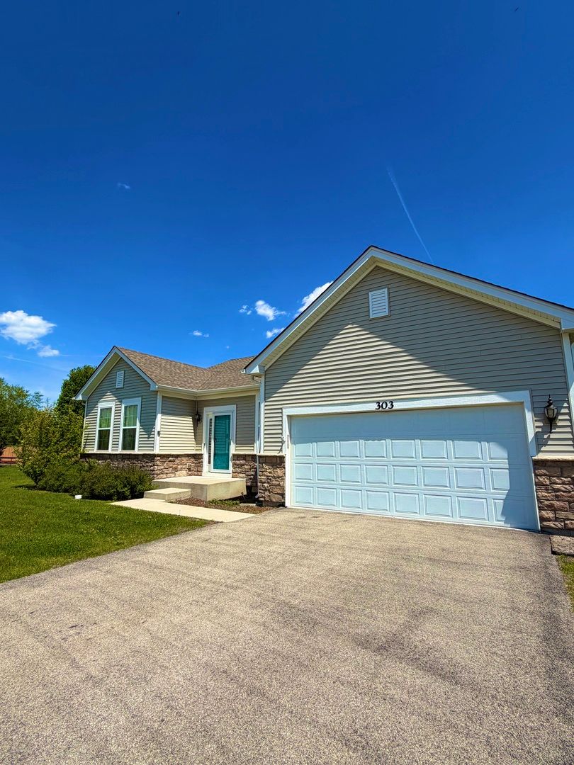 303 Owen Court, Oswego, IL 60543