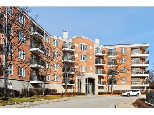 451 Town Place Circle, Buffalo Grove, IL 60089