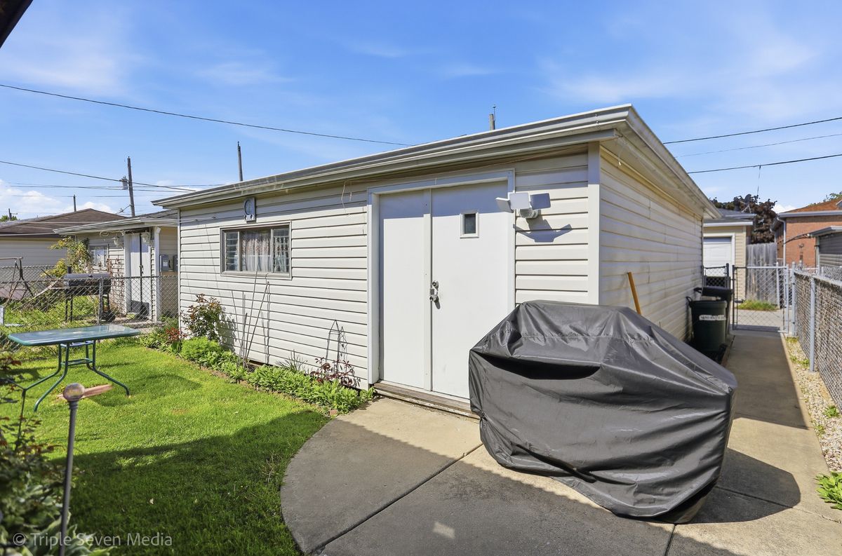 7514 Lockwood Avenue, Burbank, IL 60459