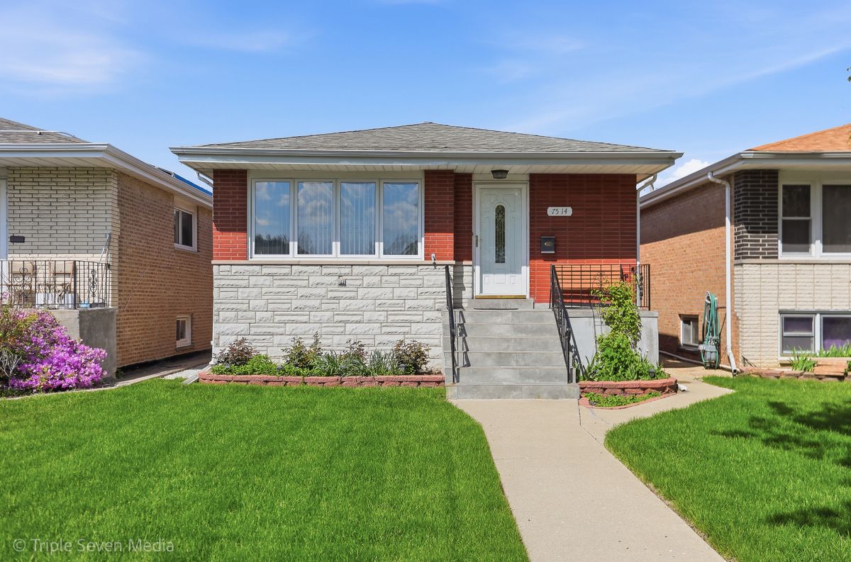 7514 Lockwood Avenue, Burbank, IL 60459
