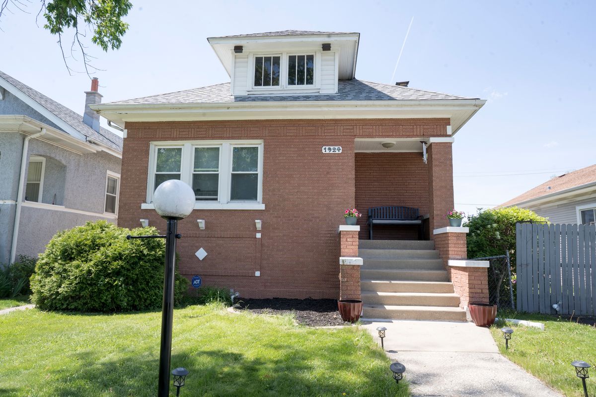 1924 10th Avenue, Maywood, IL 60153