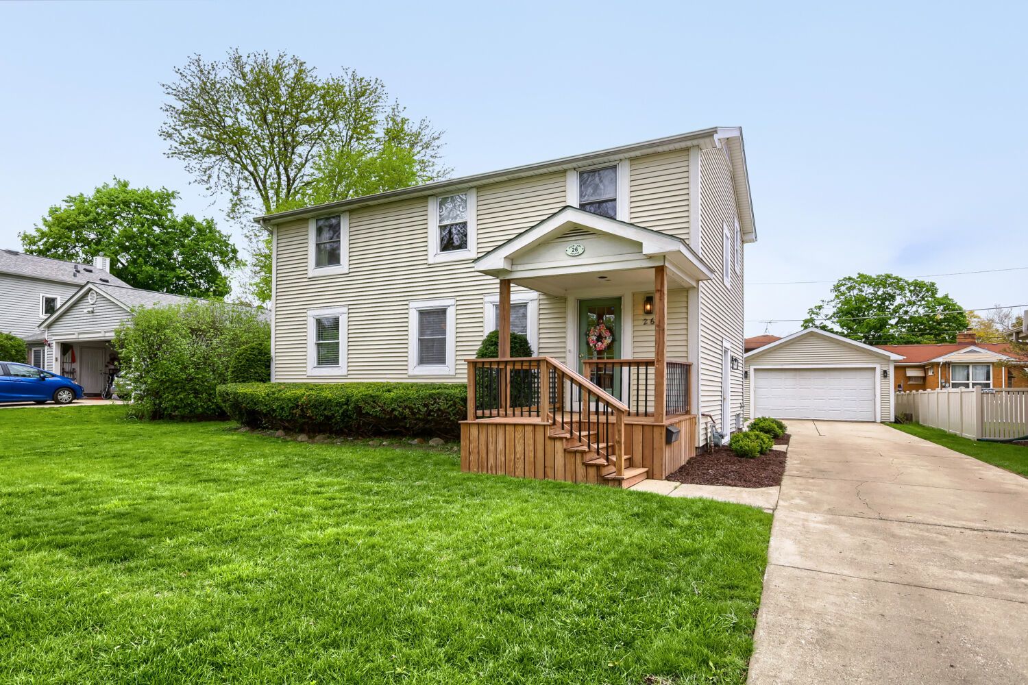 26 W Glenlake Avenue — Roselle, IL 60172