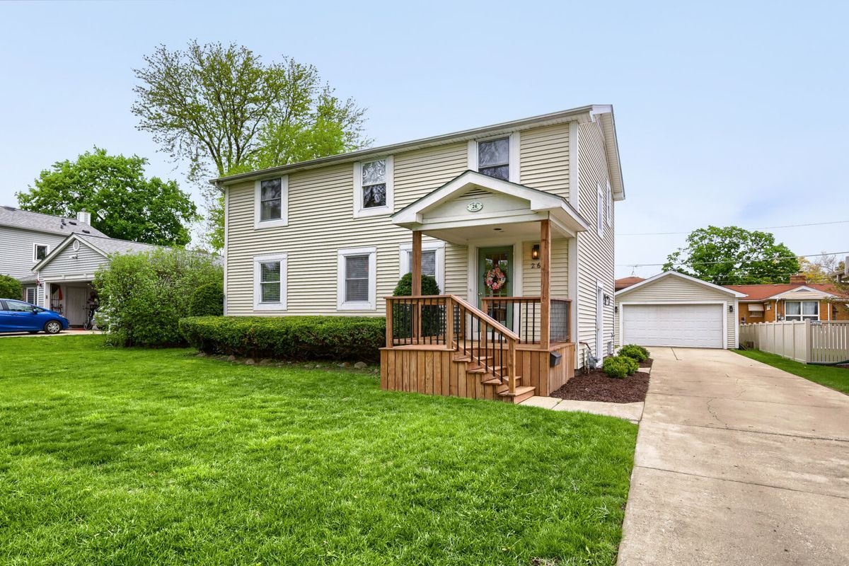 26 Glenlake Avenue, Roselle, IL 60172
