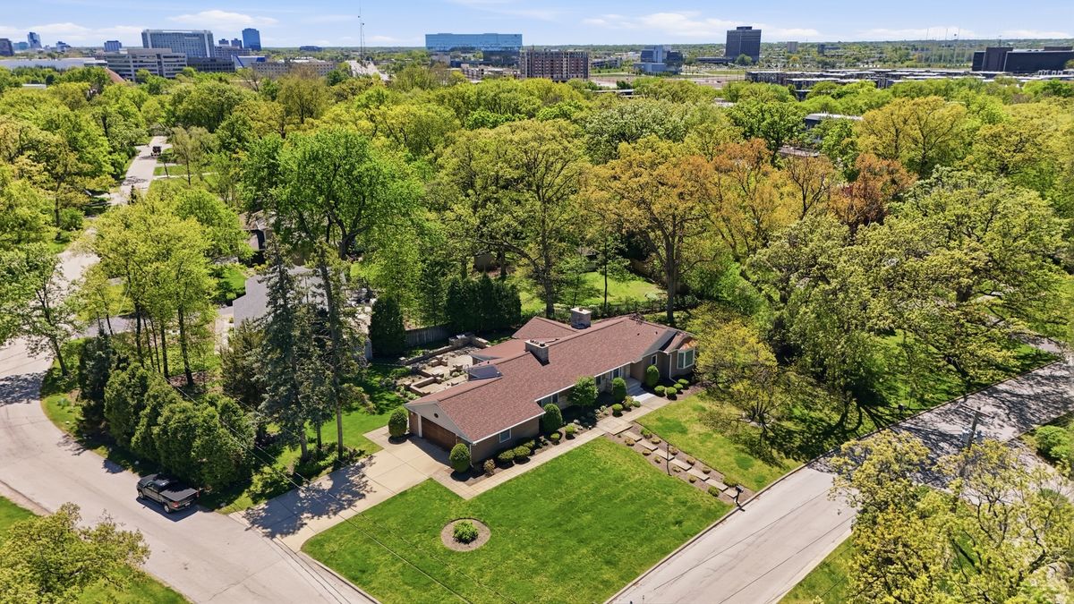29 Brookdale Lane, Palatine, IL 60067