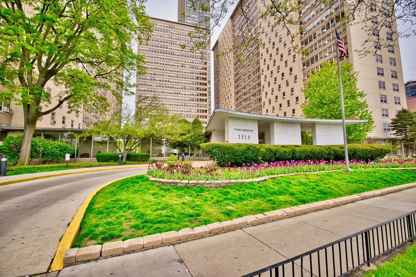 3950 N Lake Shore Drive #1423D — Chicago, IL 60613