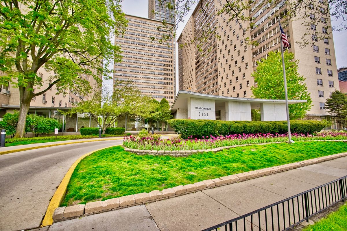 3950 Lake Shore Drive, Chicago, IL 60613